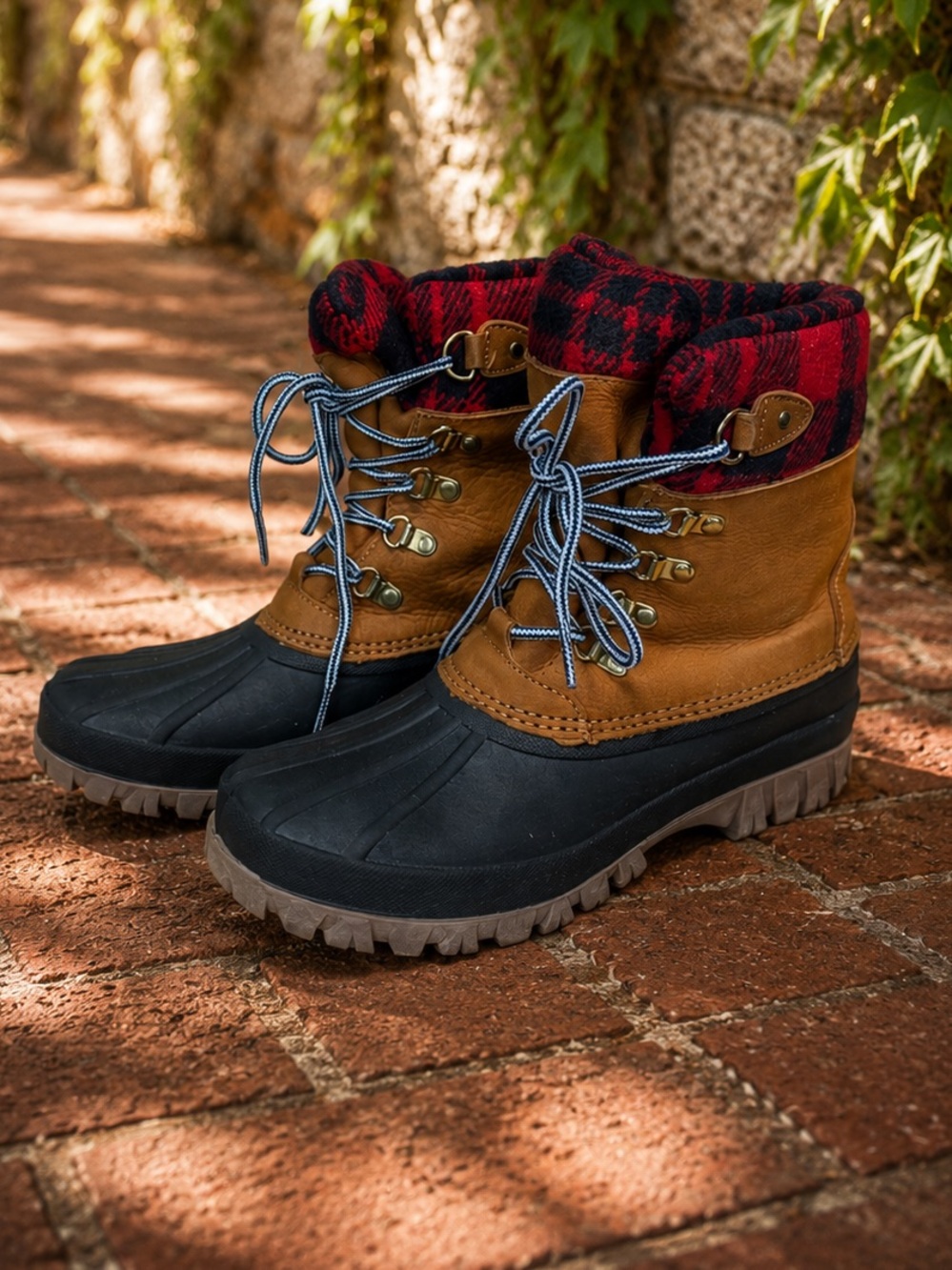 J. CREW Waterproof Leather and Rubber Duck Boots "Perfect Winter Boots" Style, 8